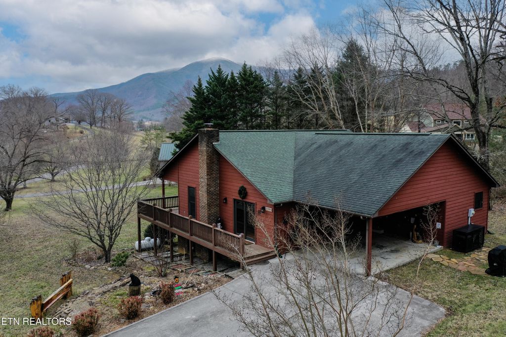 Photo of 3919 Ole Smoky Way Way, Sevierville, TN 37862 (MLS # 1328399)