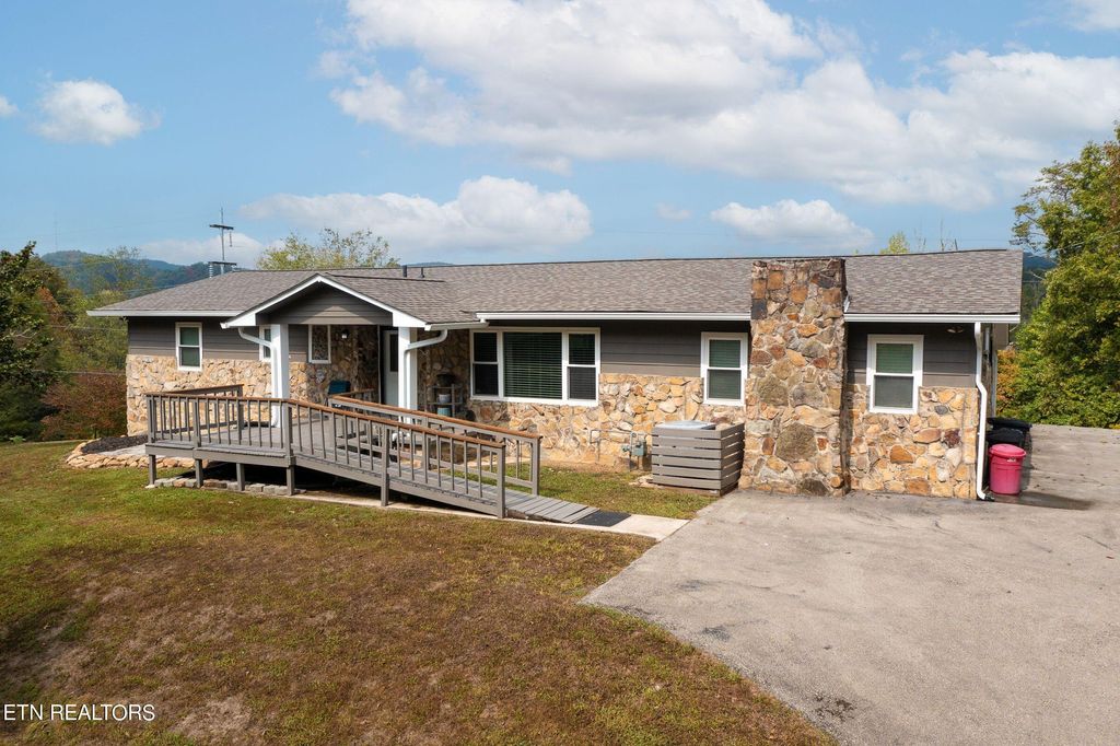 Photo of 125 Patterson Lane, Oliver Springs, TN 37840 (MLS # 1277926)