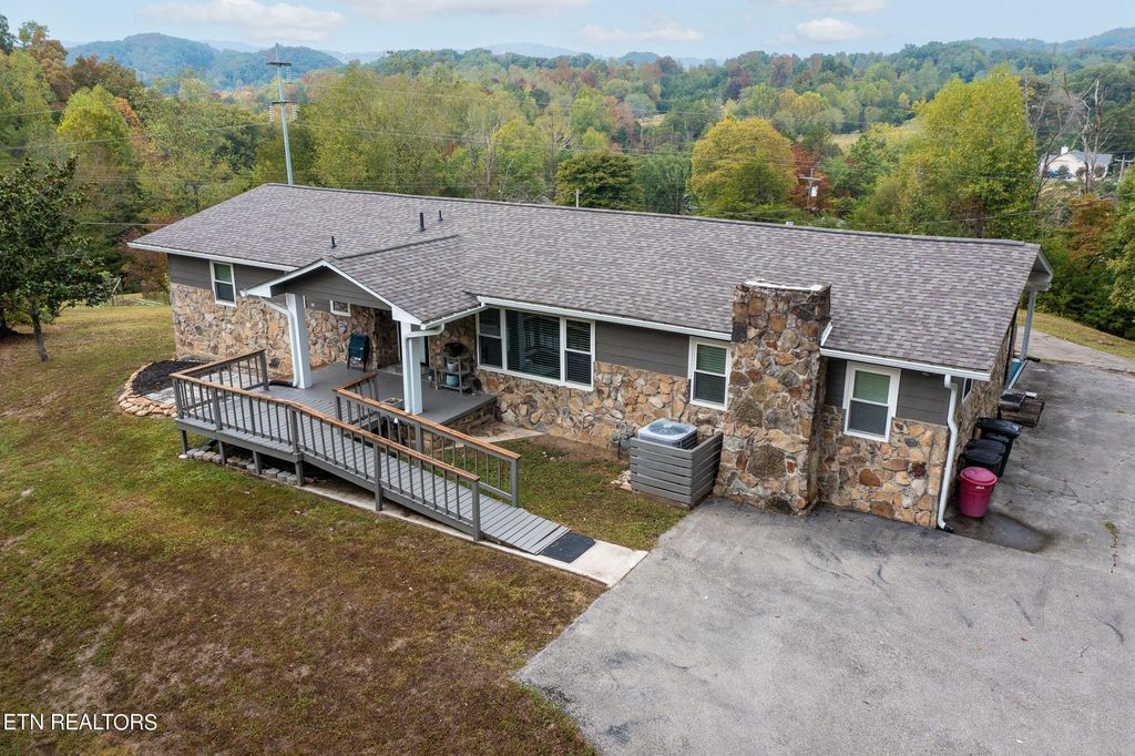 Photo of 125 Patterson Lane, Oliver Springs, TN 37840 (MLS # 1277926)
