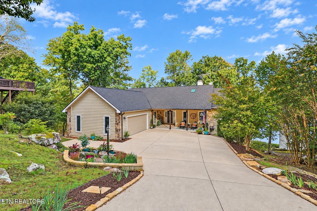 Photo of 63 Chelteham Lane, Crossville, TN 38558 (MLS # 1358129)
