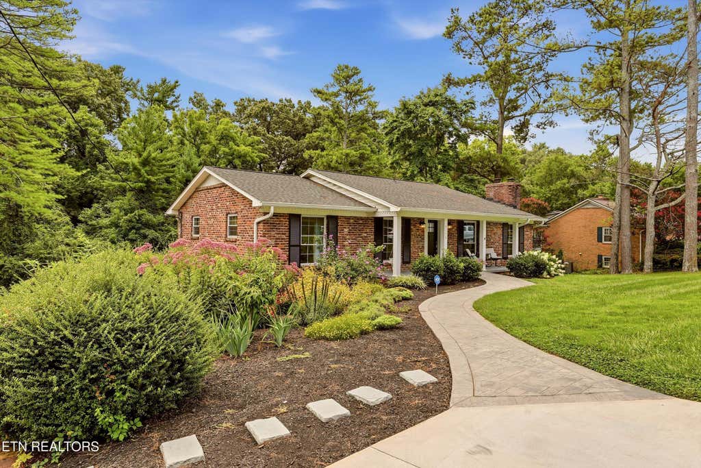 Photo of 8130 Ainsworth Drive, Knoxville, TN 37909 (MLS # 1349736)