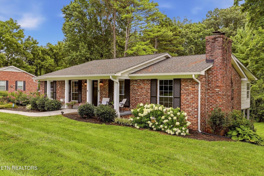 Photo of 8130 Ainsworth Drive, Knoxville, TN 37909 (MLS # 1349736)