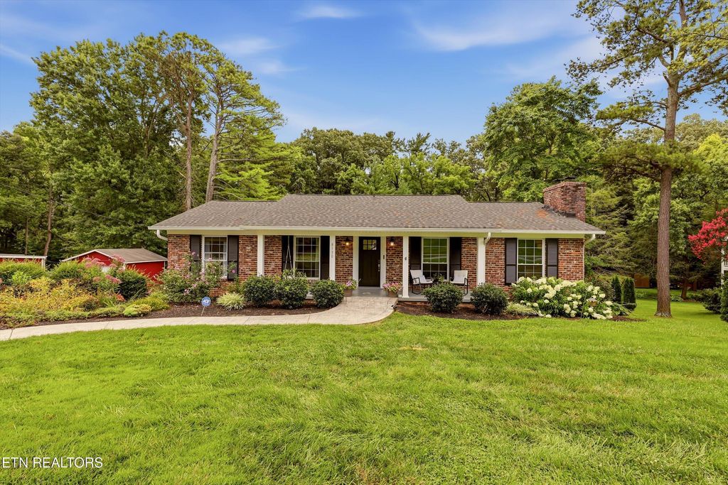 Photo of 8130 Ainsworth Drive, Knoxville, TN 37909 (MLS # 1349736)