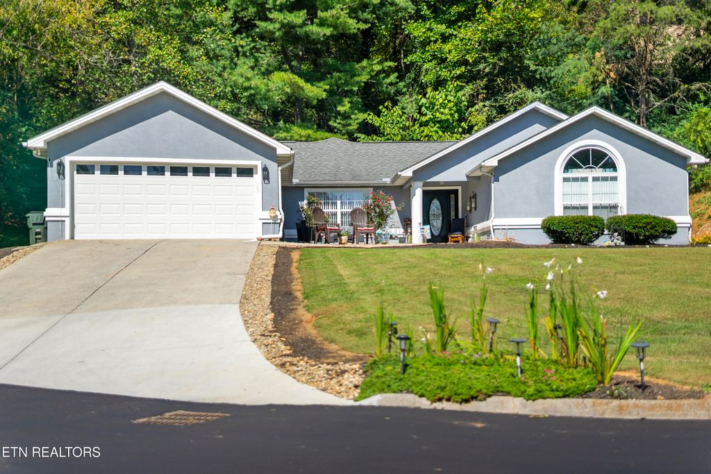 Photo of 205 Lexington Place, Sevierville, TN 37862 (MLS # 1317729)