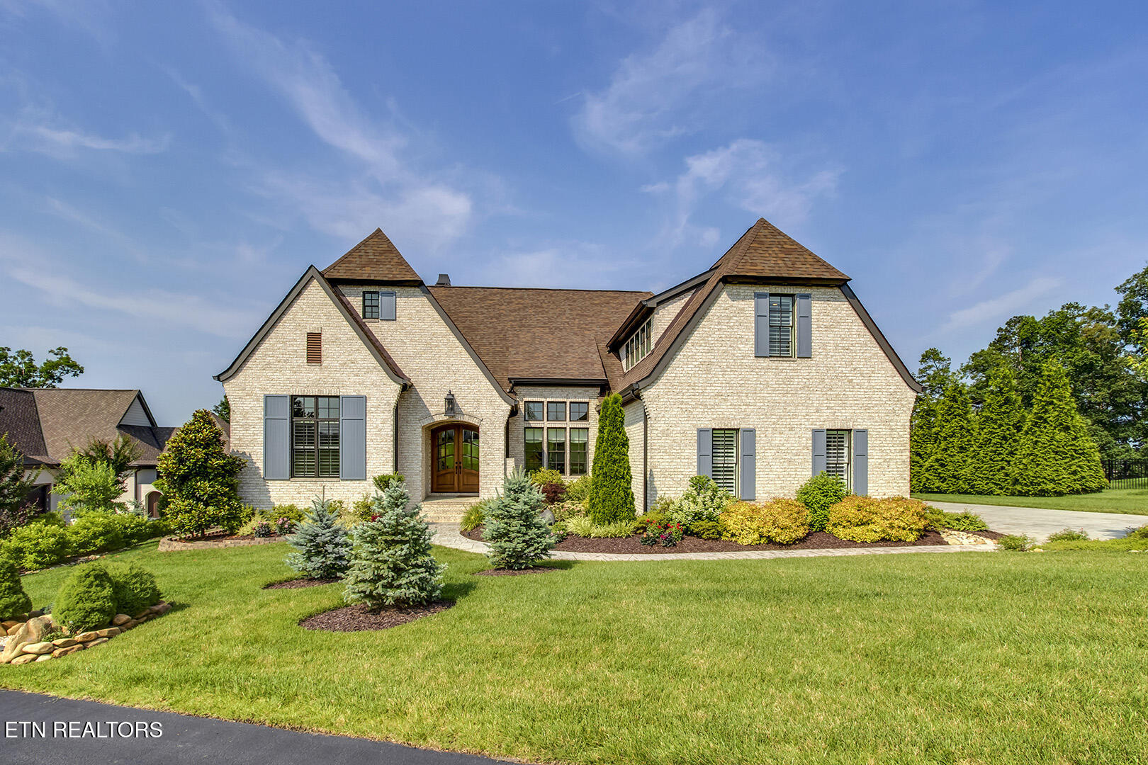 1270 Shadow Hill Drive