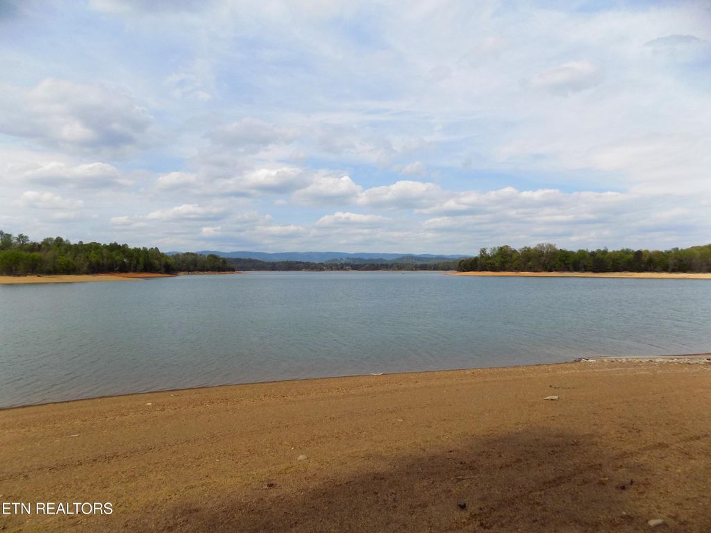 Photo of 3753 Lake Point Drive, Morristown, TN 37814 (MLS # 1337000)