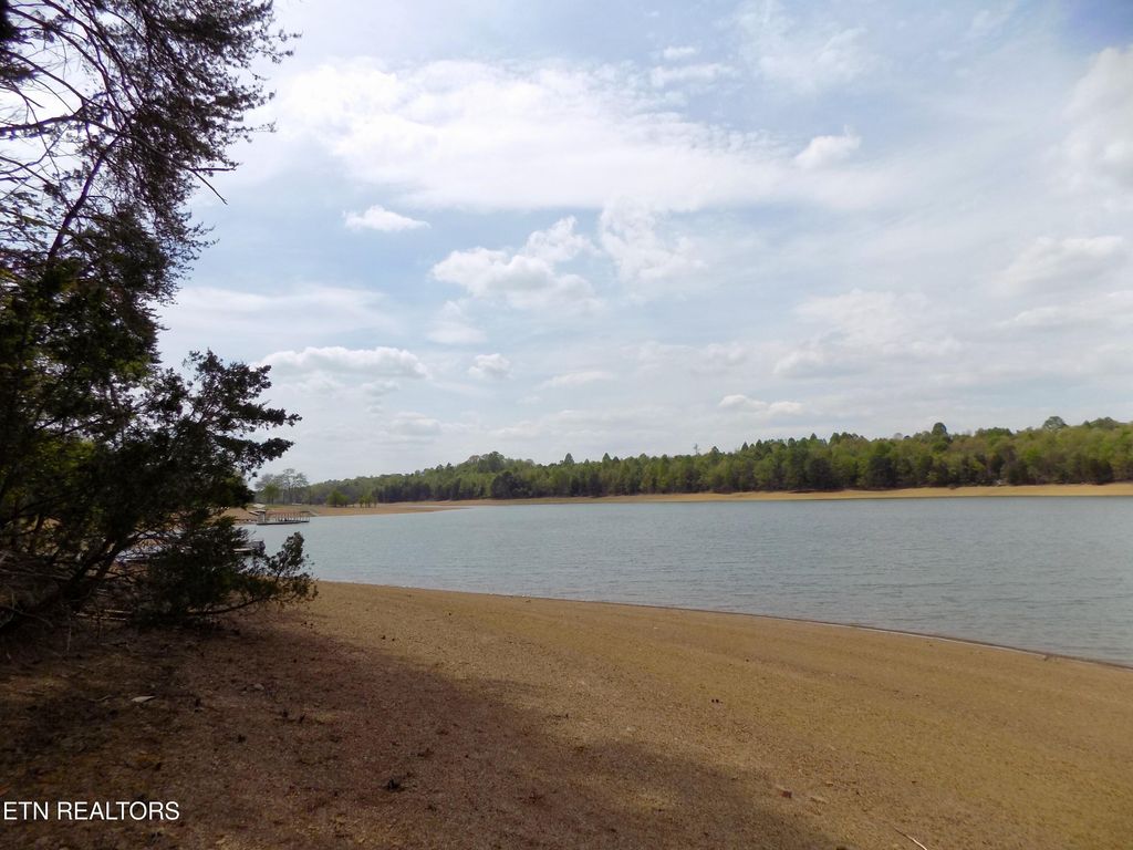 Photo of 3753 Lake Point Drive, Morristown, TN 37814 (MLS # 1337000)