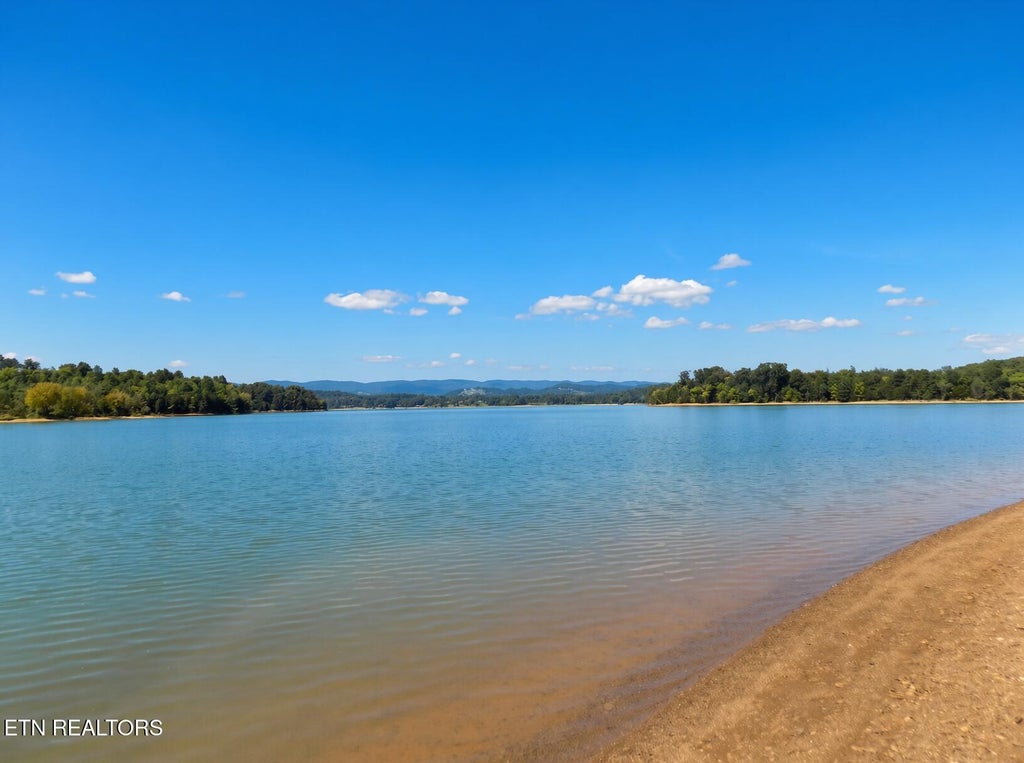 Photo of 3753 Lake Point Drive, Morristown, TN 37814 (MLS # 1337000)