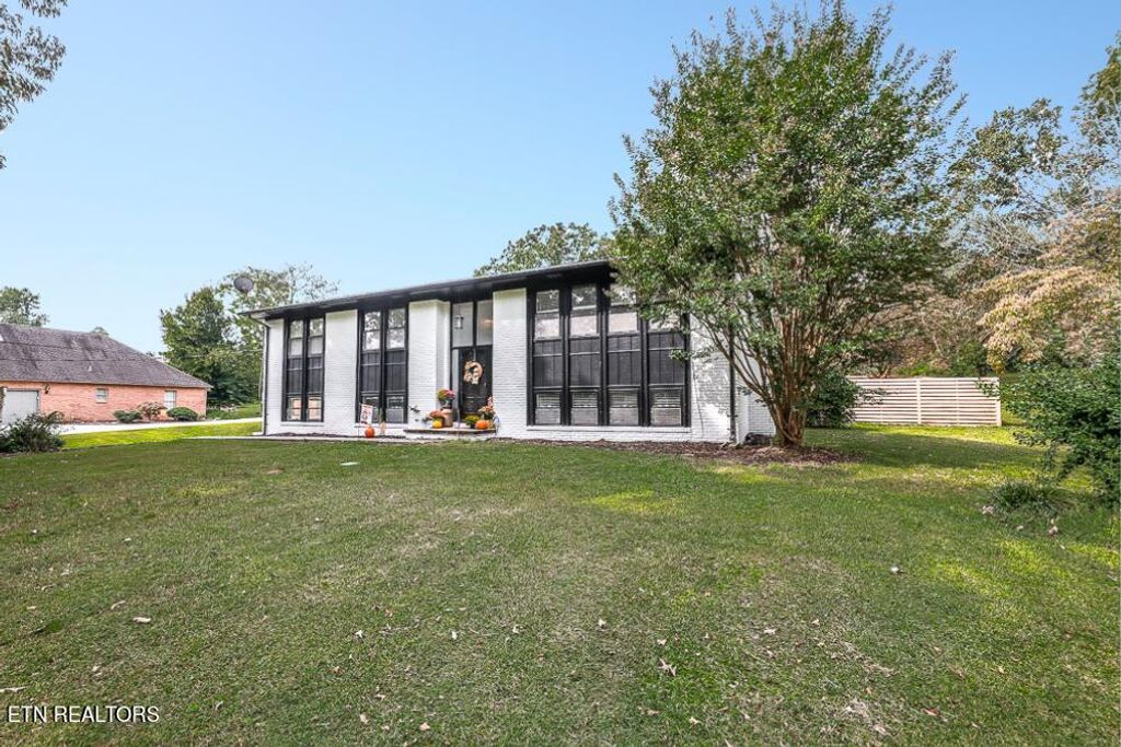 Photo of 2608 Topside Rd, Louisville, TN 37777 (MLS # 1278858)