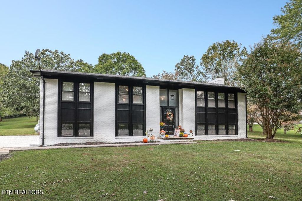 Photo of 2608 Topside Rd, Louisville, TN 37777 (MLS # 1278858)