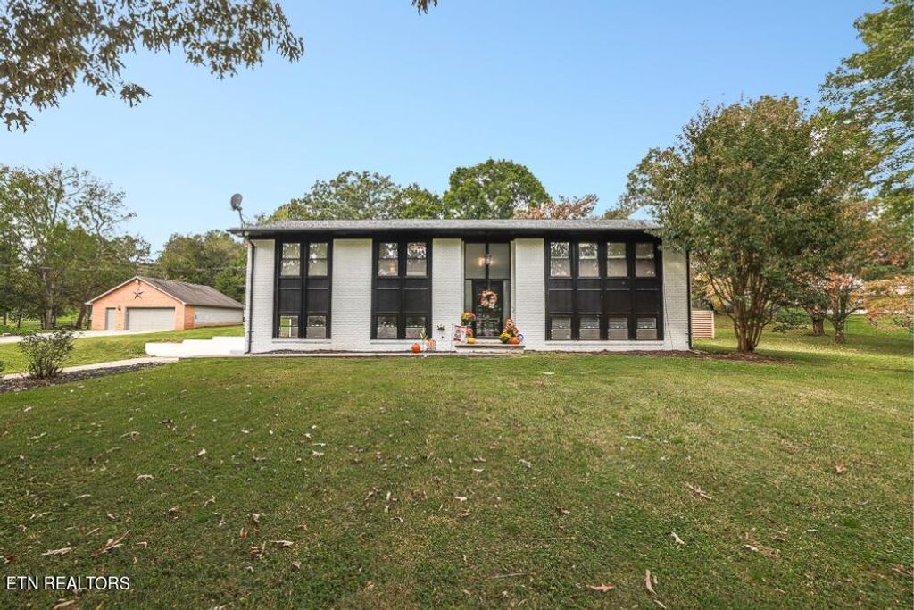 Photo of 2608 Topside Rd, Louisville, TN 37777 (MLS # 1278858)