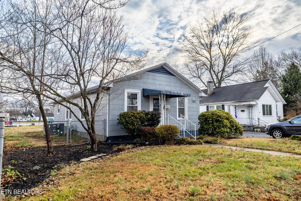 Photo of 1362 Dalton St, Alcoa, TN 37701 (MLS # 1330004)