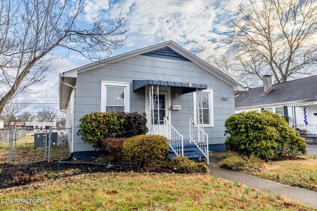 Photo of 1362 Dalton St, Alcoa, TN 37701 (MLS # 1330004)