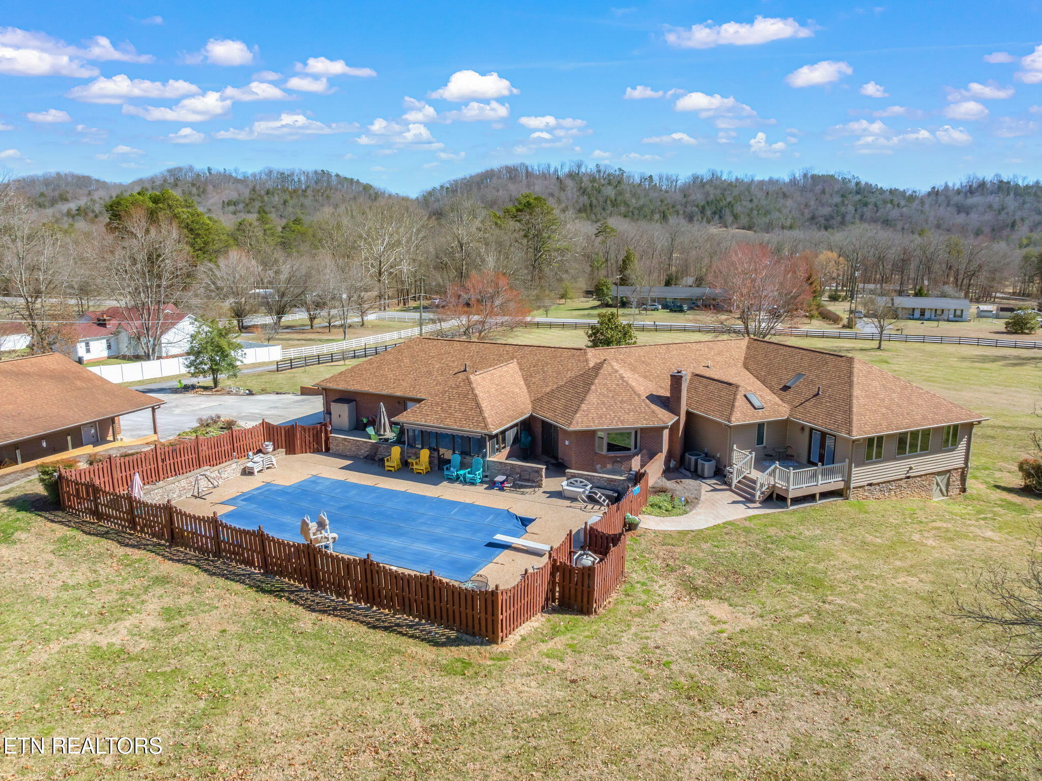 417 Raccoon Valley Rd