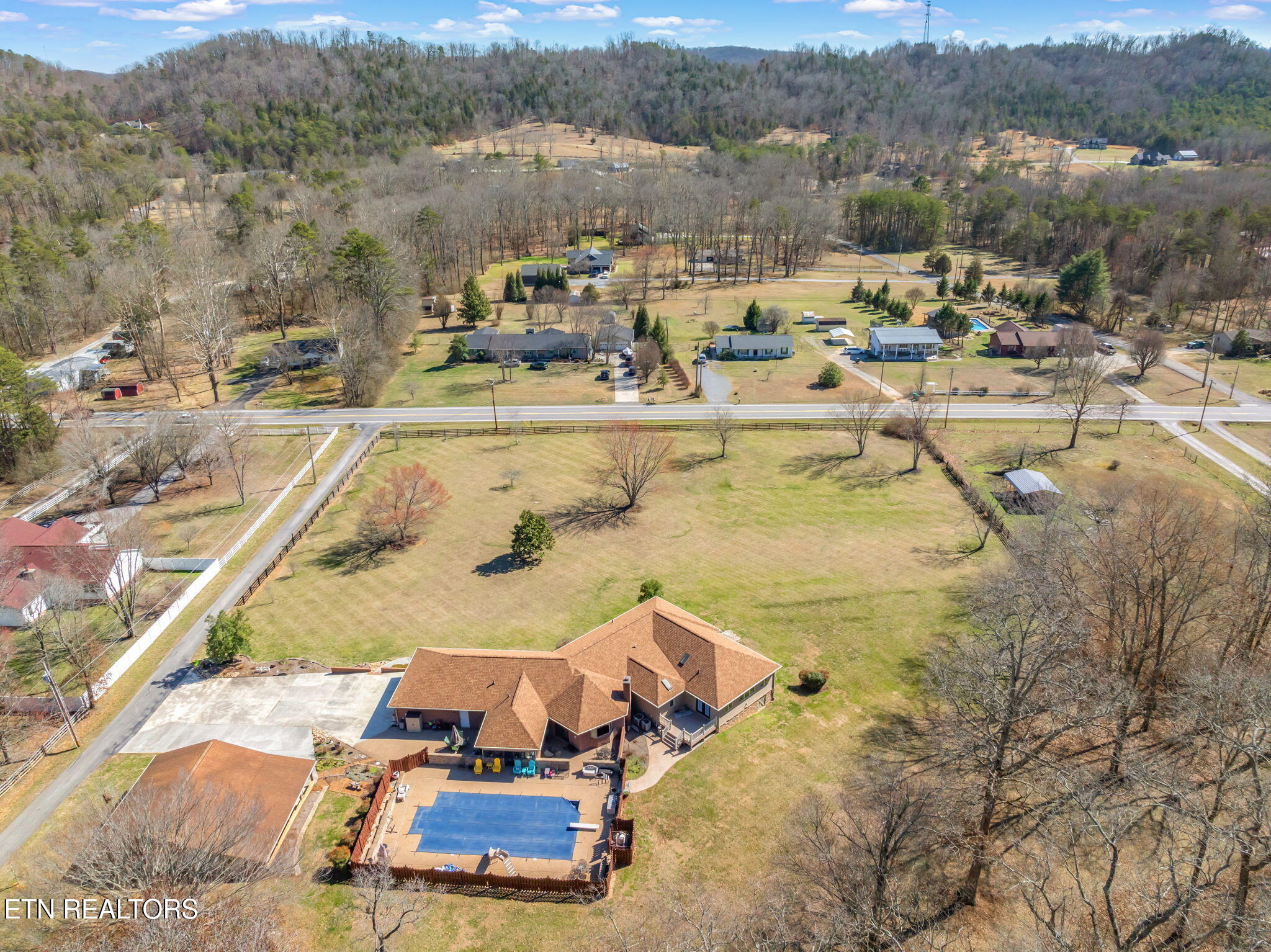417 Raccoon Valley Rd