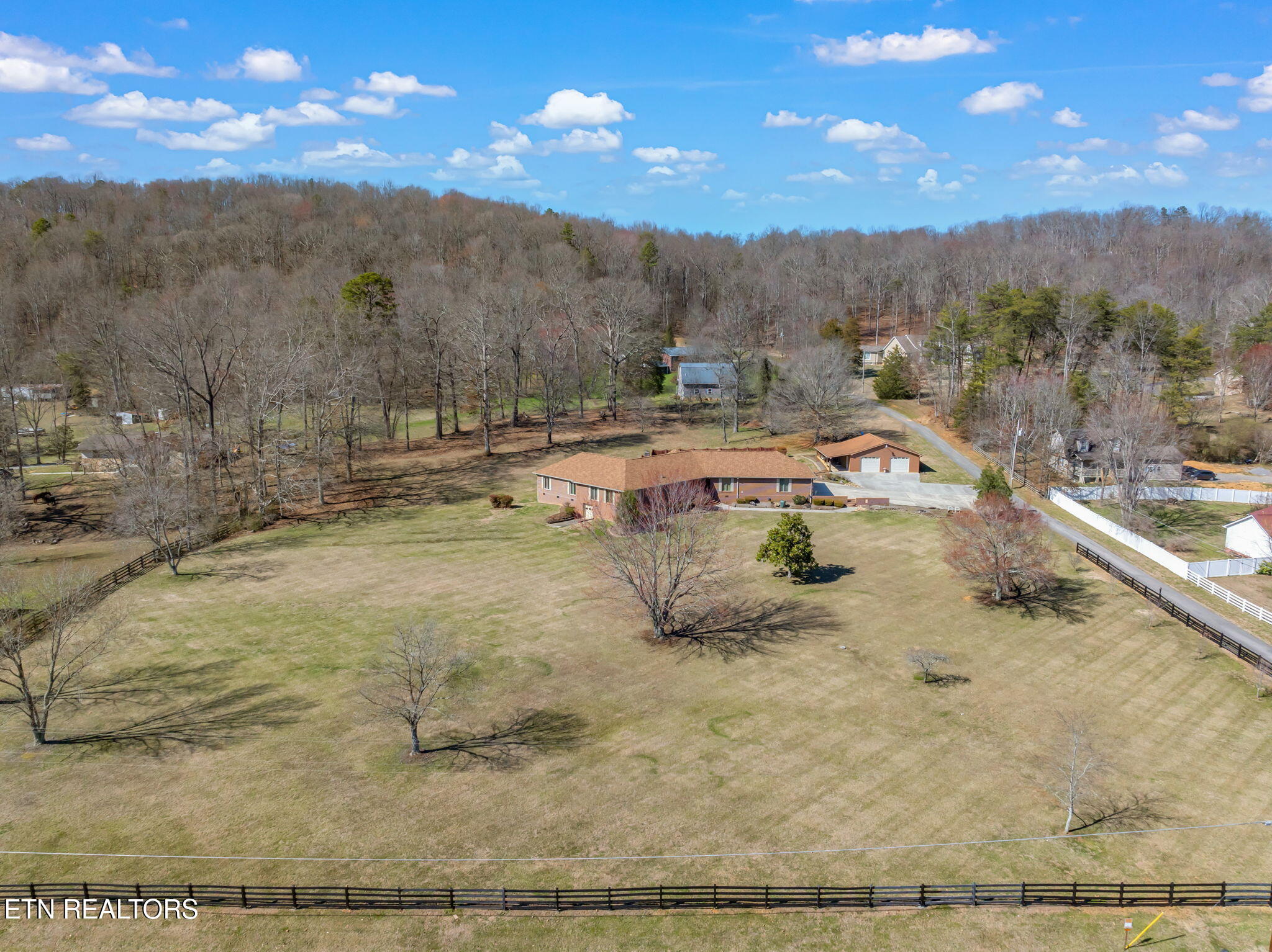 417 Raccoon Valley Rd