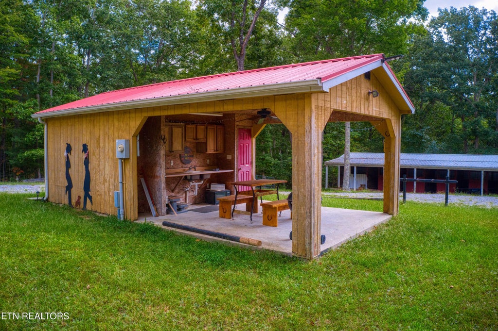 Photo of 719 Spruce Creek Drive, Jamestown, TN 38556 (MLS # 1358124)