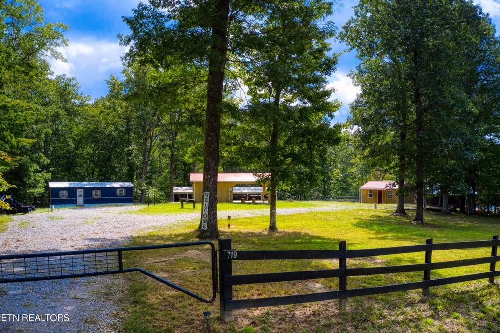 Photo of 719 Spruce Creek Drive, Jamestown, TN 38556 (MLS # 1358124)