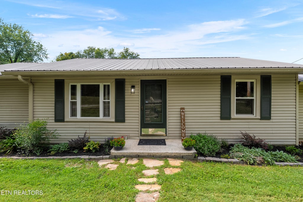 Photo of 617 Hillside Rd, Rockwood, TN 37854 (MLS # 1351339)