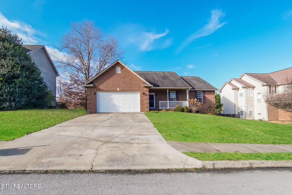 Photo of 880 Glenfield Drive, Lenoir City, TN 37771 (MLS # 1330624)