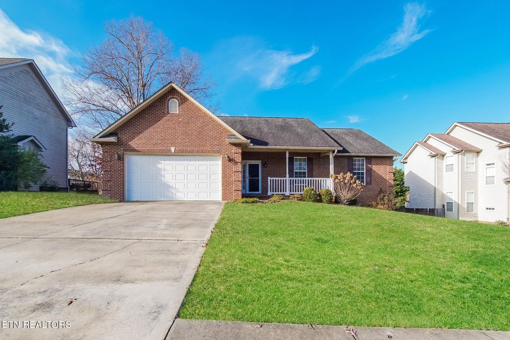 Photo of 880 Glenfield Drive, Lenoir City, TN 37771 (MLS # 1330624)