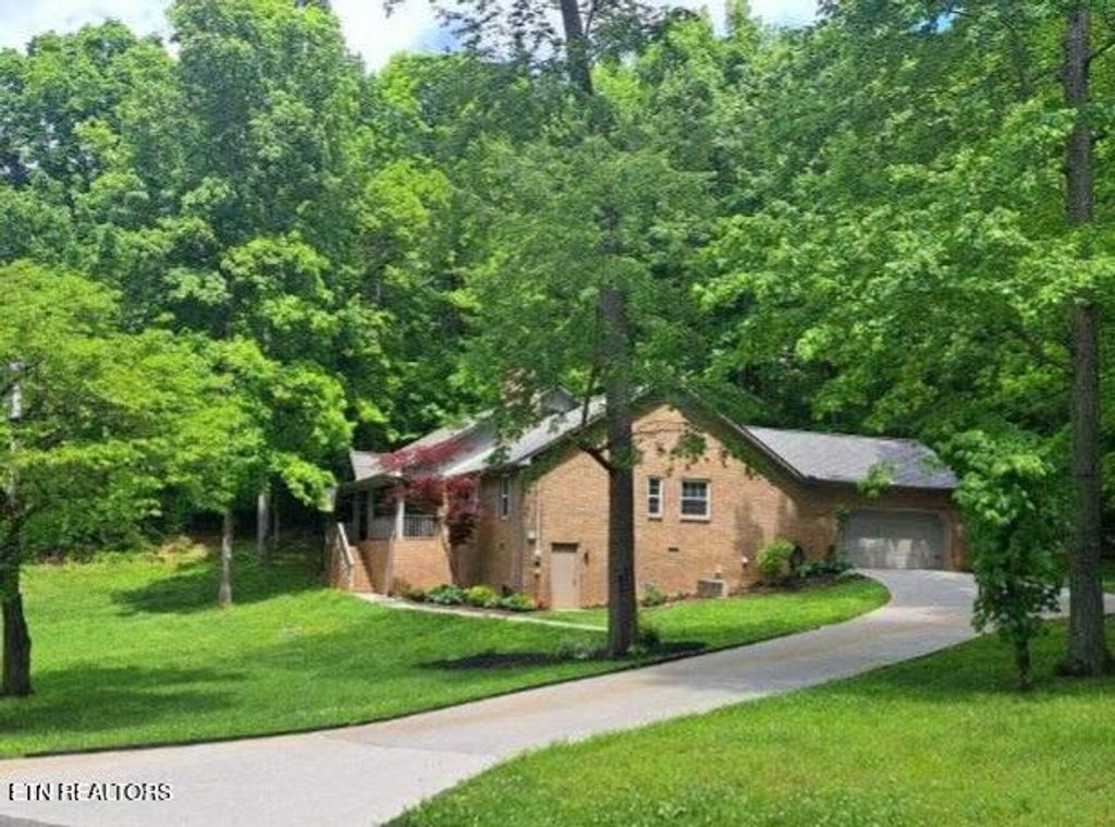 Photo of 3848 Dovefield Court, Louisville, TN 37777 (MLS # 1294951)
