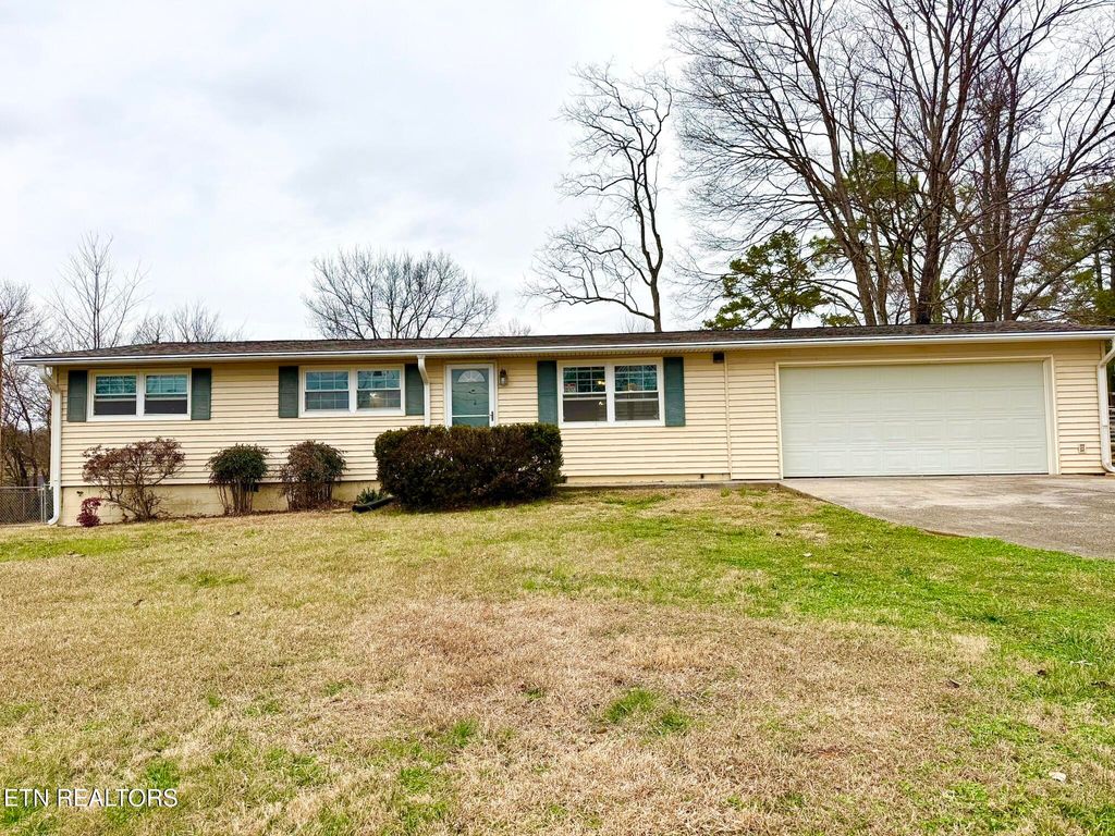 Photo of 7805 Queensbury Drive, Knoxville, TN 37919 (MLS # 1326008)