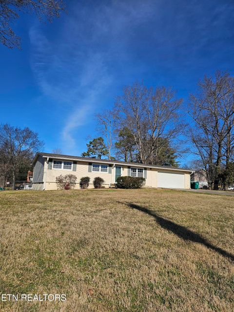 Photo of 7805 Queensbury Drive, Knoxville, TN 37919 (MLS # 1326008)
