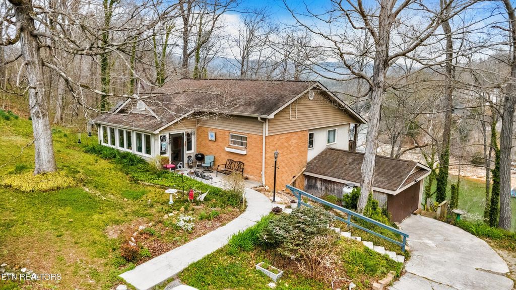 Photo of 961 Indian River Boat Dock Rd, Jacksboro, TN 37757 (MLS # 1334911)