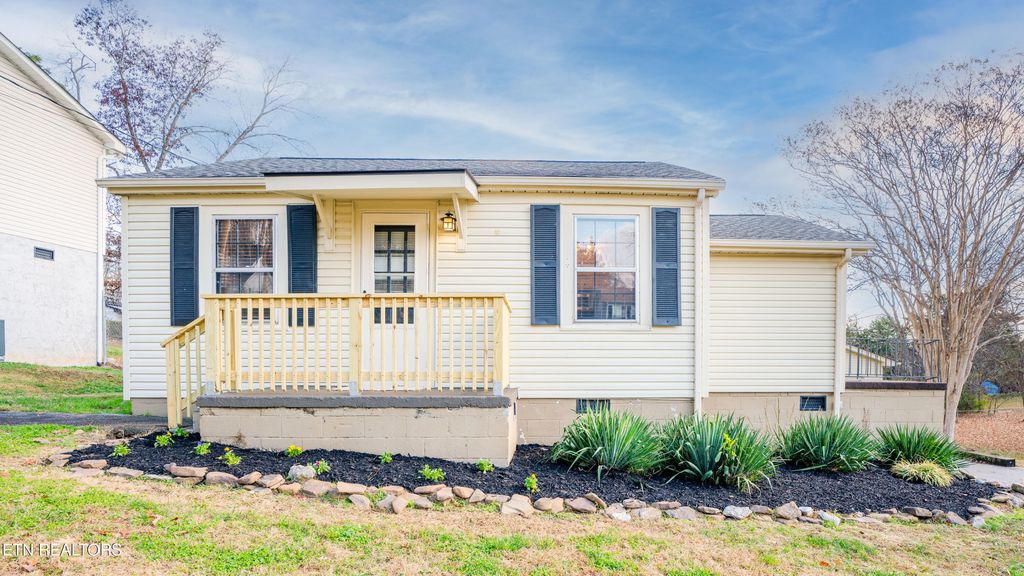 Photo of 6025 Glennifer Lane, Knoxville, TN 37918 (MLS # 1323205)