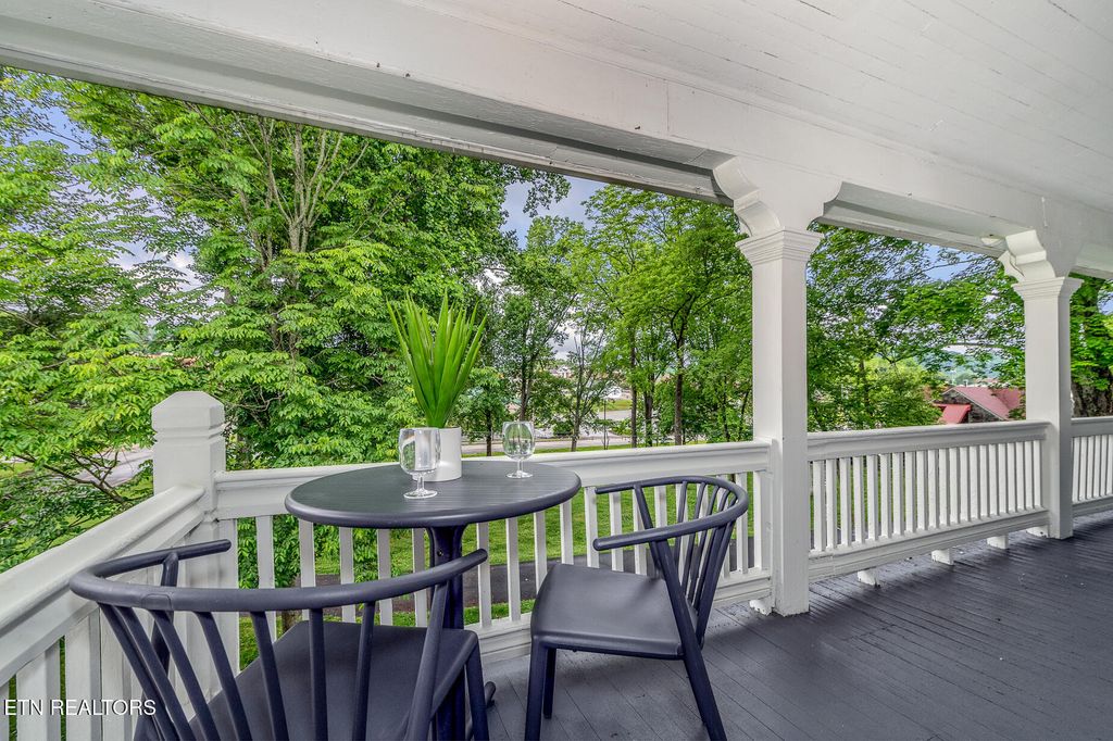 Photo of 411 N 3rd St #202, Kingston, TN 37763 (MLS # 1292142)