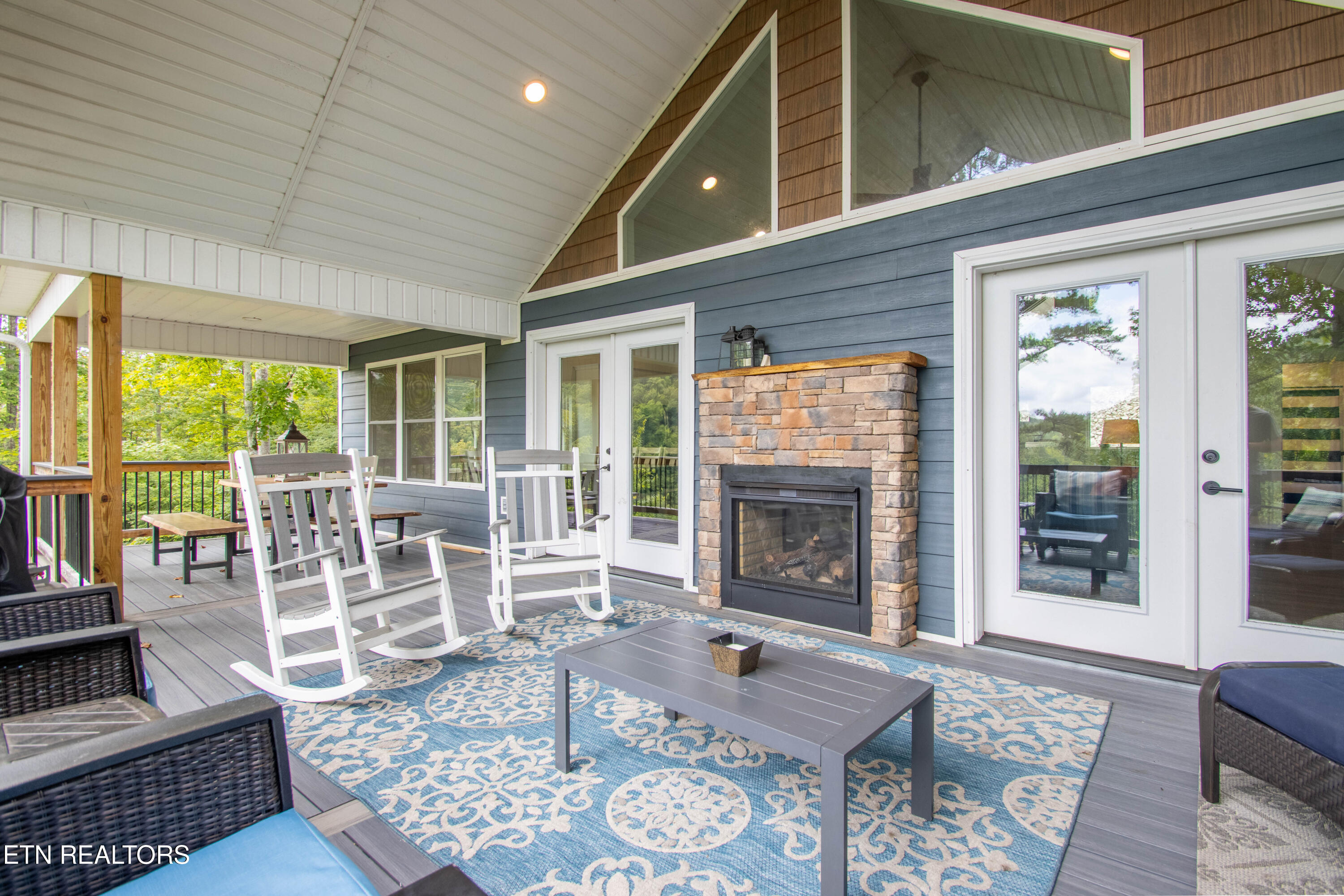 734 Waterfront Tr