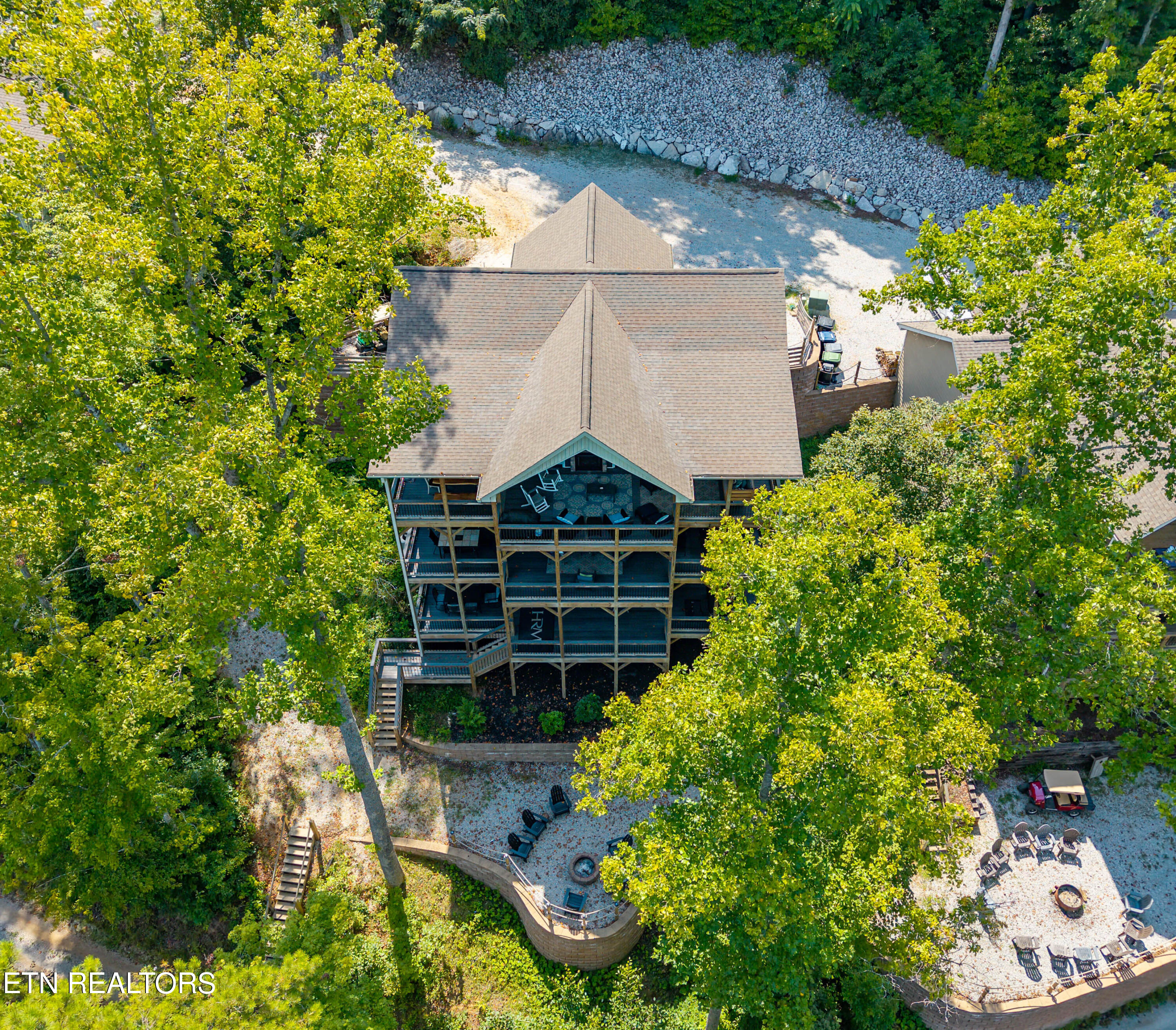 734 Waterfront Tr