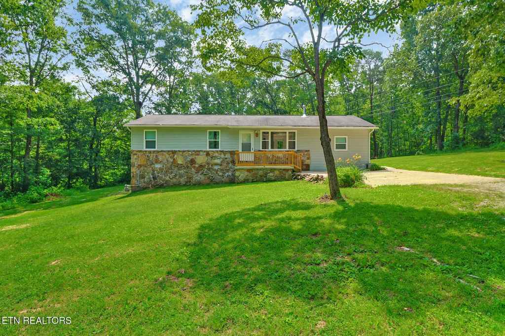 Photo of 484 Kerrigan Rd, Crossville, TN 38555 (MLS # 1304583)