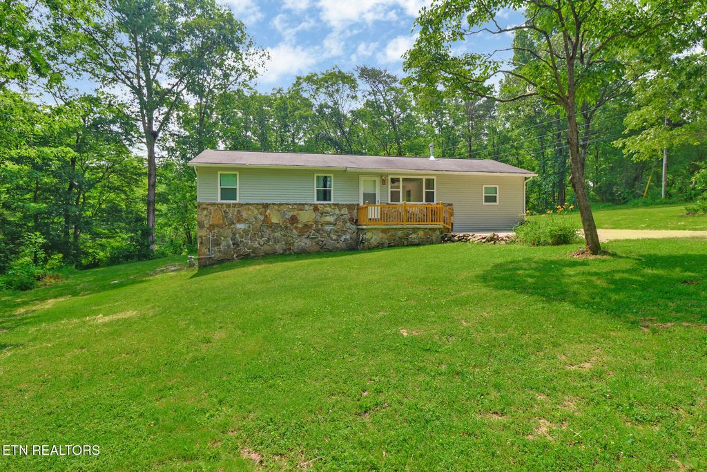 Photo of 484 Kerrigan Rd, Crossville, TN 38555 (MLS # 1304583)