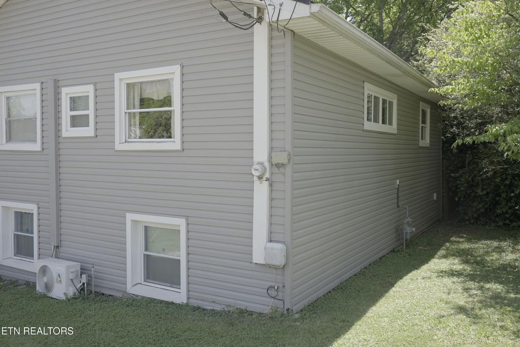 Photo of 637 W Outer Drive, Oak Ridge, TN 37830 (MLS # 1338606)