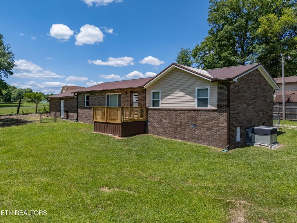 Photo of 115 Boulder Rd, Wartburg, TN 37887 (MLS # 1261929)