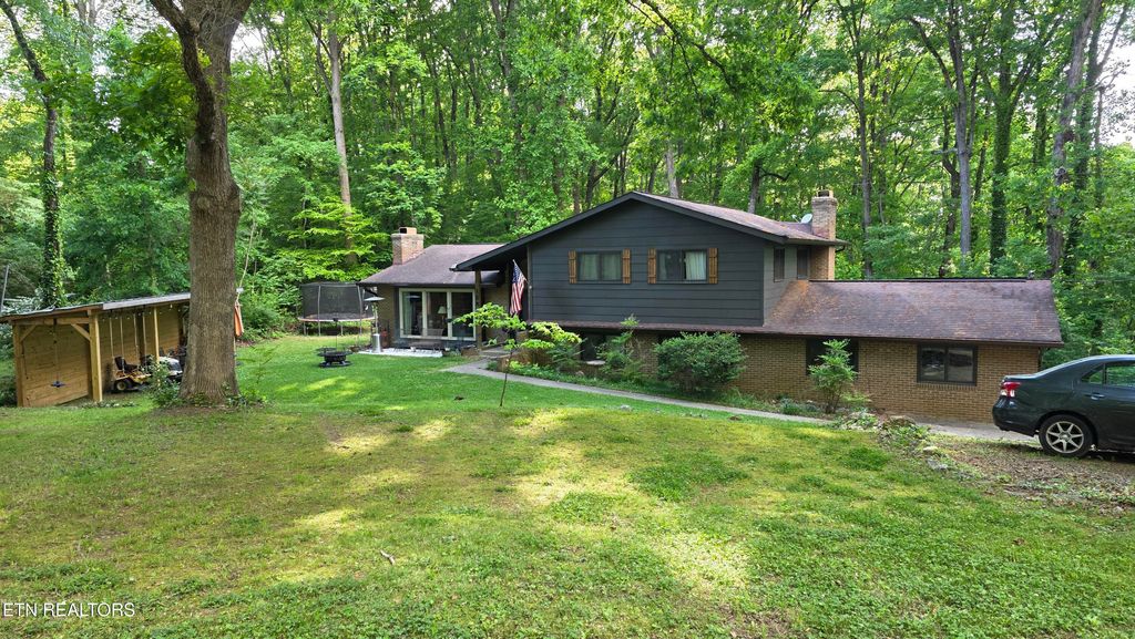 Photo of 124 Wendover CIR, Oak Ridge, TN 37830 (MLS # 1339797)