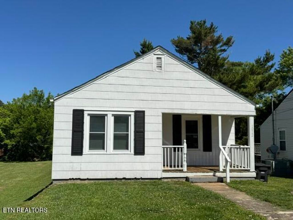 Photo of 1012 Jones St, Athens, TN 37303 (MLS # 1340215)