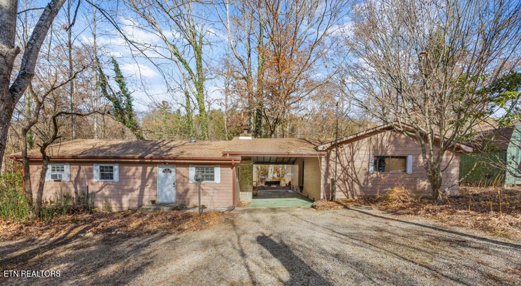 Photo of 4413 E Scenic Drive, Gatlinburg, TN 37738 (MLS # 1322170)