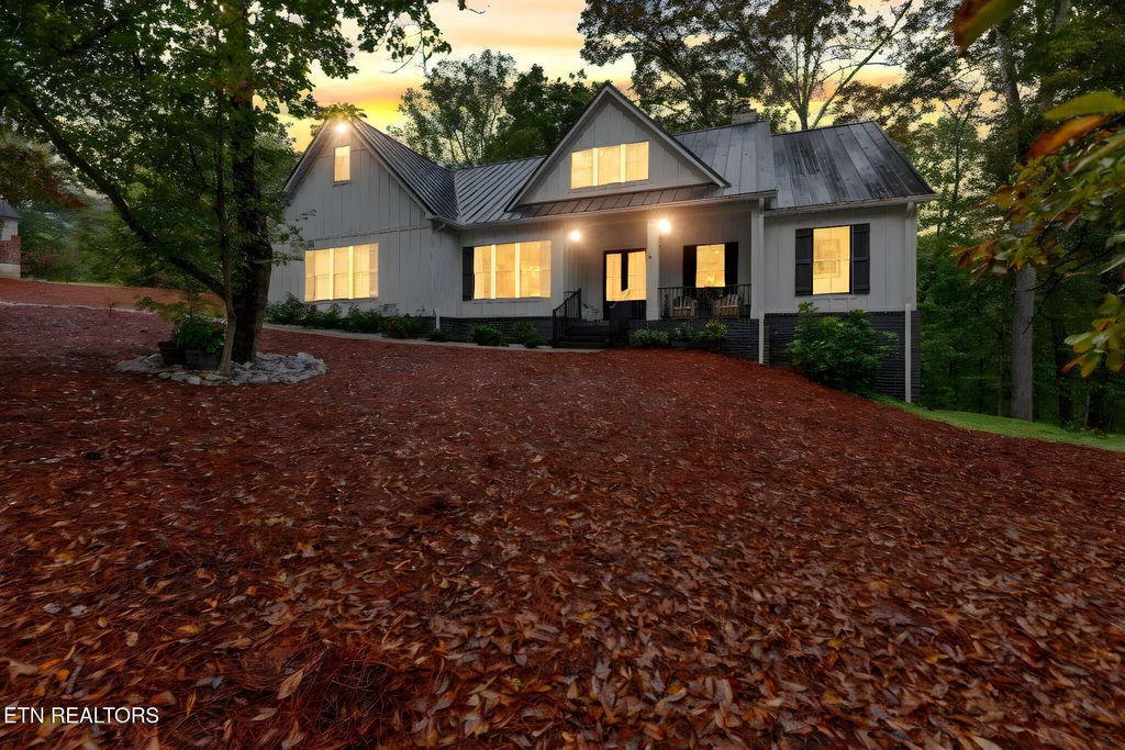 Photo of 417 High St, Kingston, TN 37763 (MLS # 1316537)