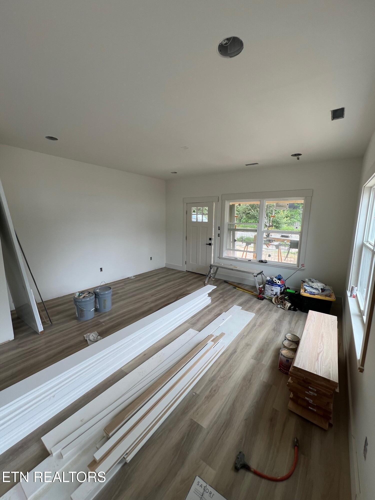 303 E Woodland Ave