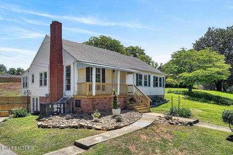 Photo of 128 S Young St, Sparta, TN 38583 (MLS # 1358438)