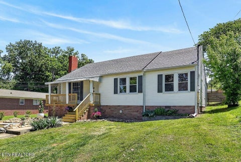 Tiny photo for 128 S Young St, Sparta, TN 38583 (MLS # 1358438)