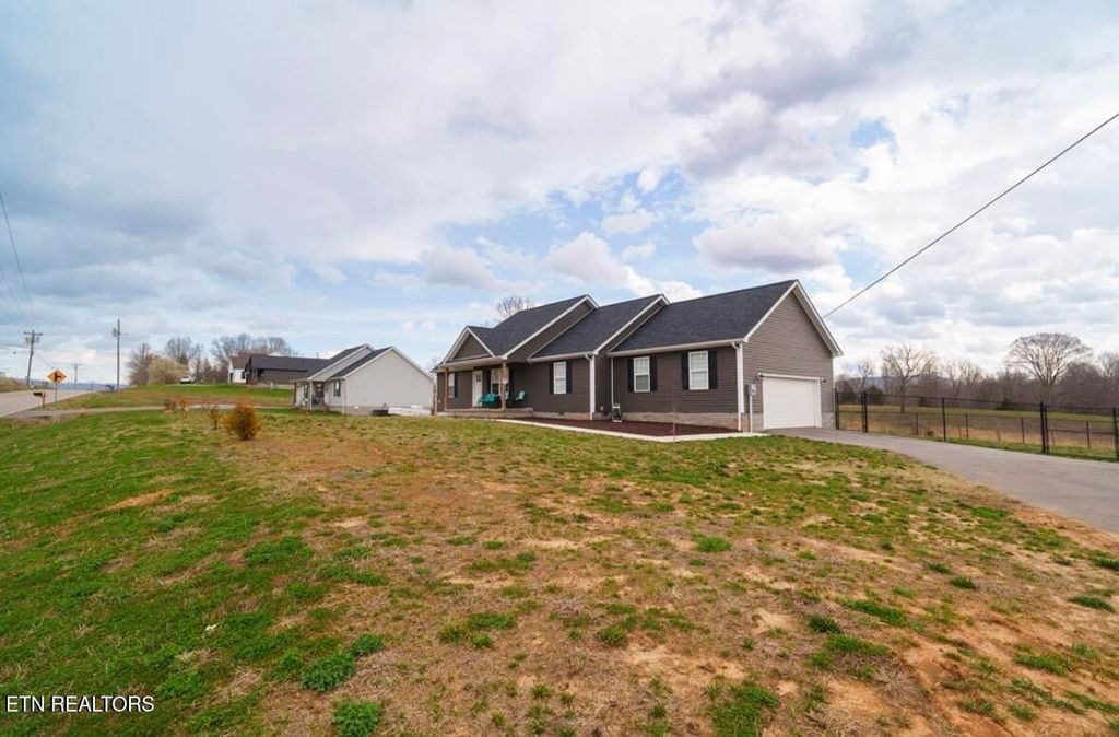 Photo of 4346 Monterey Hwy, Sparta, TN 38583 (MLS # 1331962)