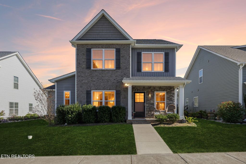 Photo of 106 E Elderberry St, Oak Ridge, TN 37830 (MLS # 1319357)