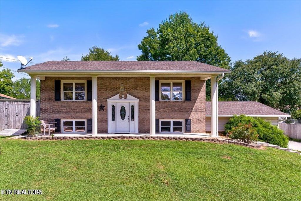 Photo of 121 Highland Drive, Kingston, TN 37763 (MLS # 1322455)