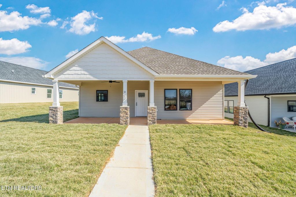 Photo of 923 Stratford Avenue, Sweetwater, TN 37874 (MLS # 1331551)