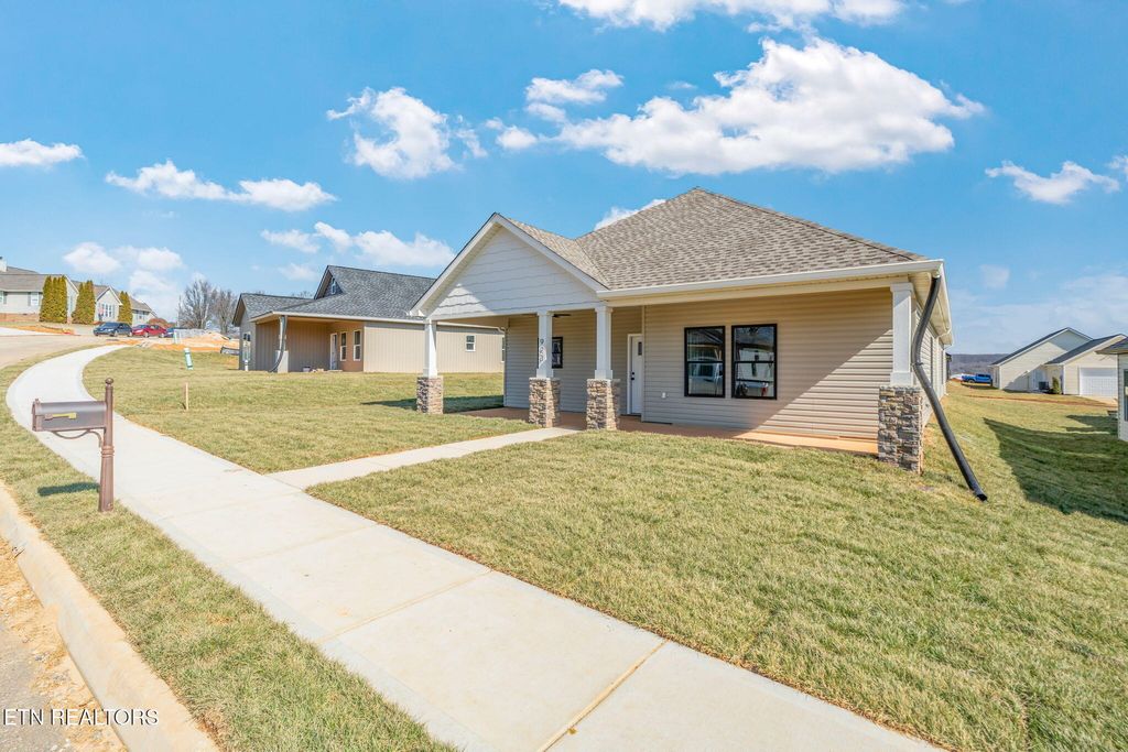 Photo of 923 Stratford Avenue, Sweetwater, TN 37874 (MLS # 1331551)