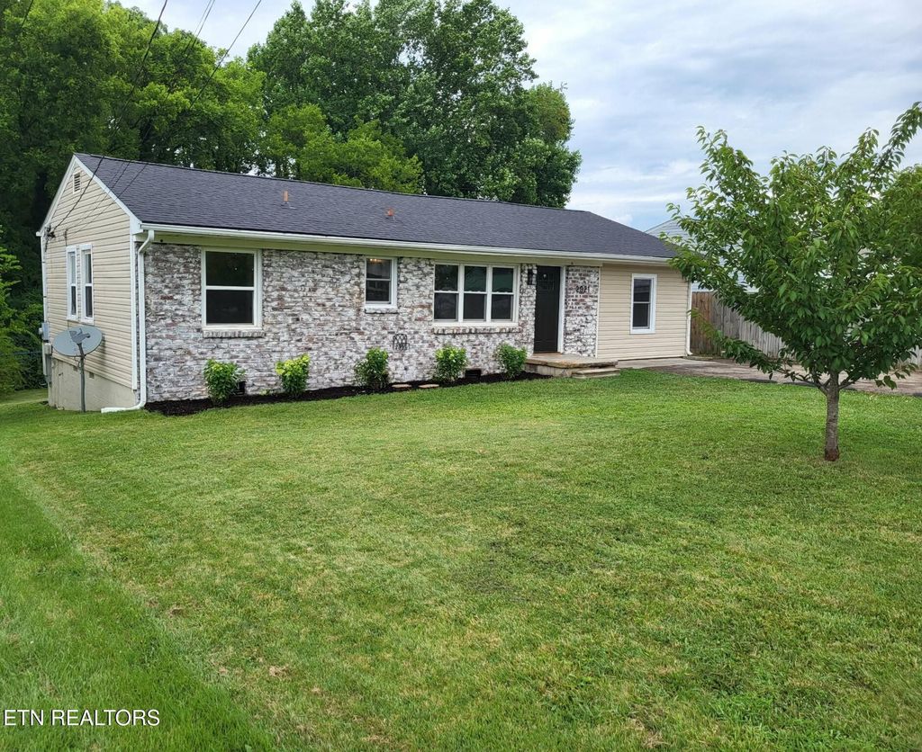 Photo of 2021 Berea Ave, Knoxville, TN 37920 (MLS # 1347868)